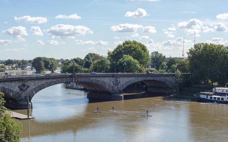 Kew-Bridge-and-rivers-thames-Paddle-board-1